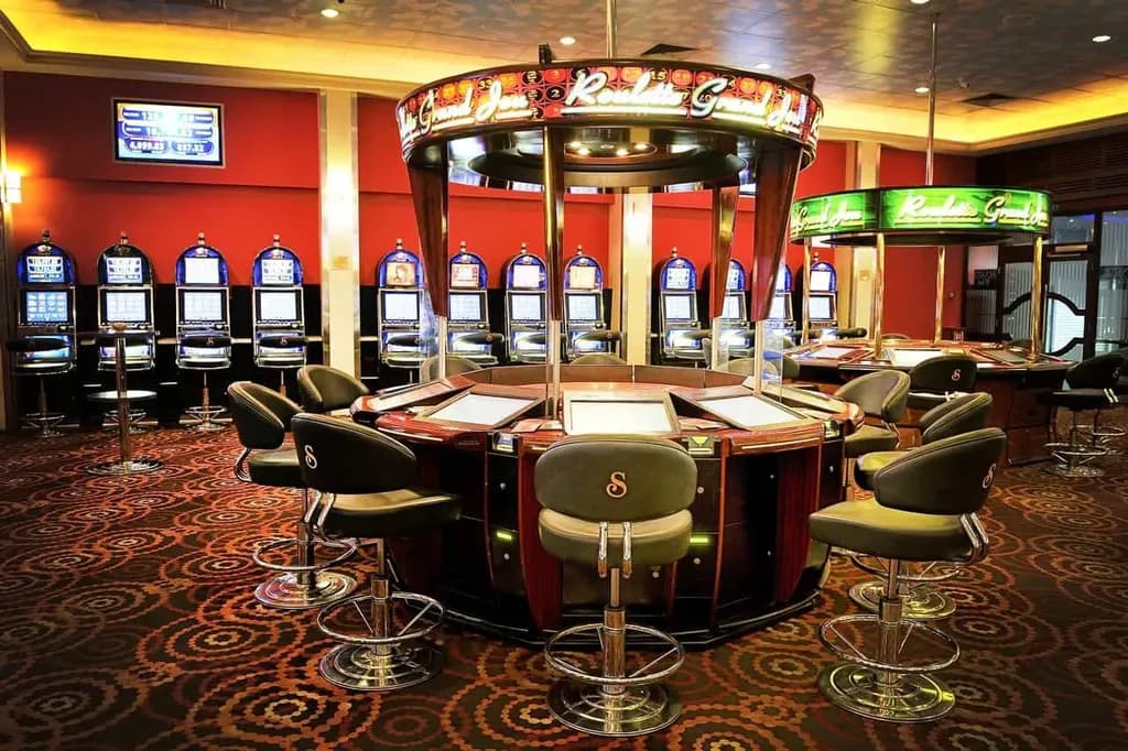 Senator Club Casino Port Louis photo 3